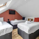 Experience Comfort & Style Cosy Private Room In Roundway London