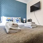 Experience Comfort & Style Cosy Private Room In Roundway London