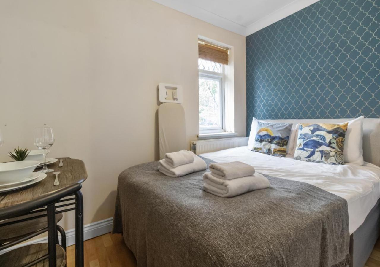 Appartamento Experience Comfort & Style Cosy Private In Roundway Londra