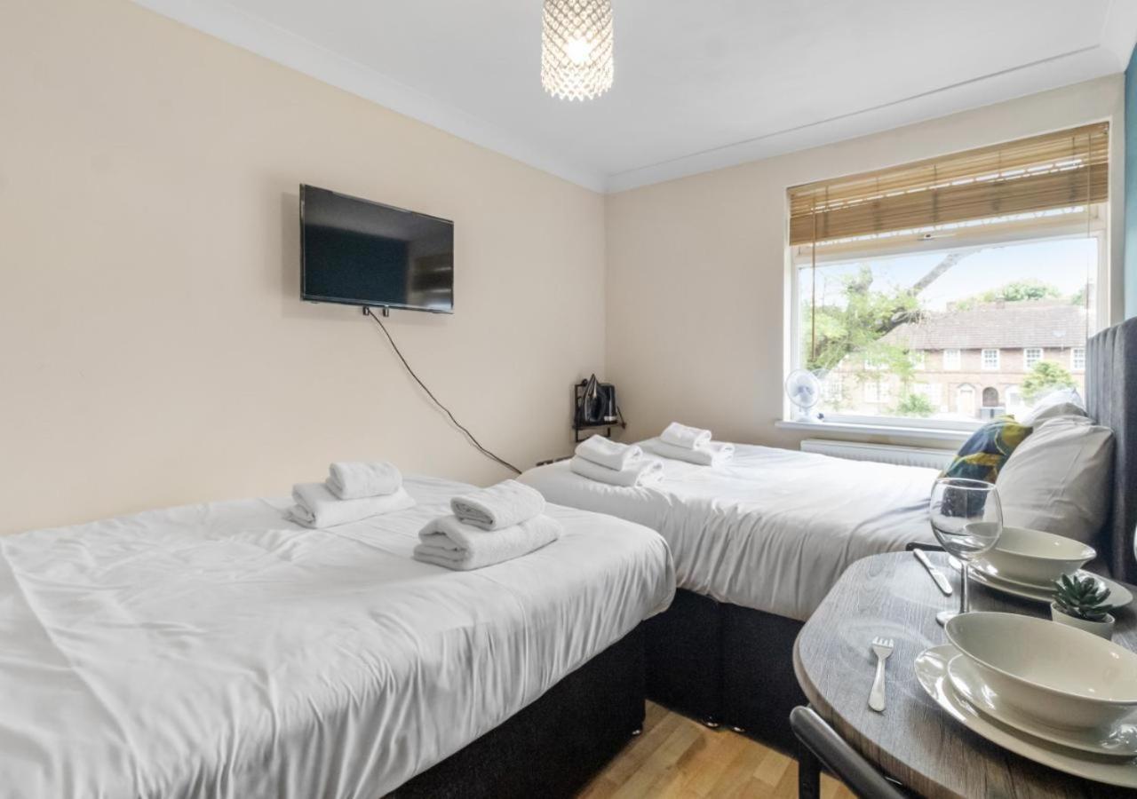 Appartamento Experience Comfort & Style Cosy Private In Roundway Londra