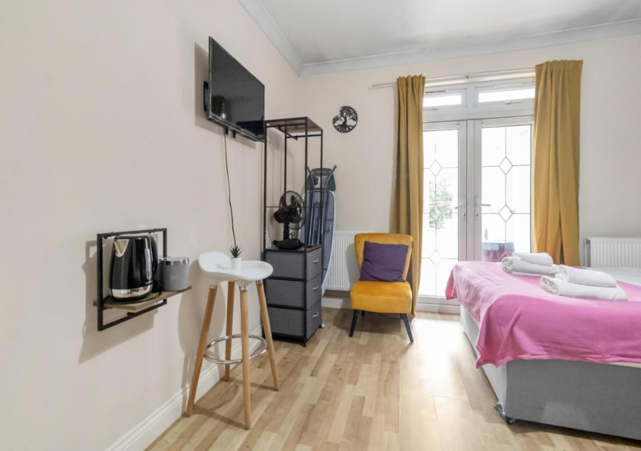 Experience Comfort & Style Cosy Private In Roundway * Londra