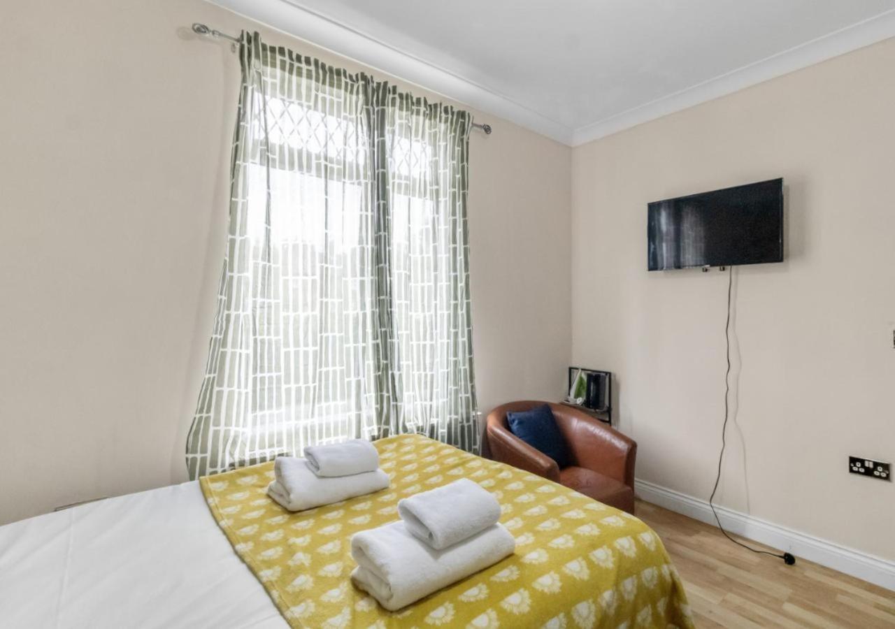 Experience Comfort & Style Cosy Private In Roundway *