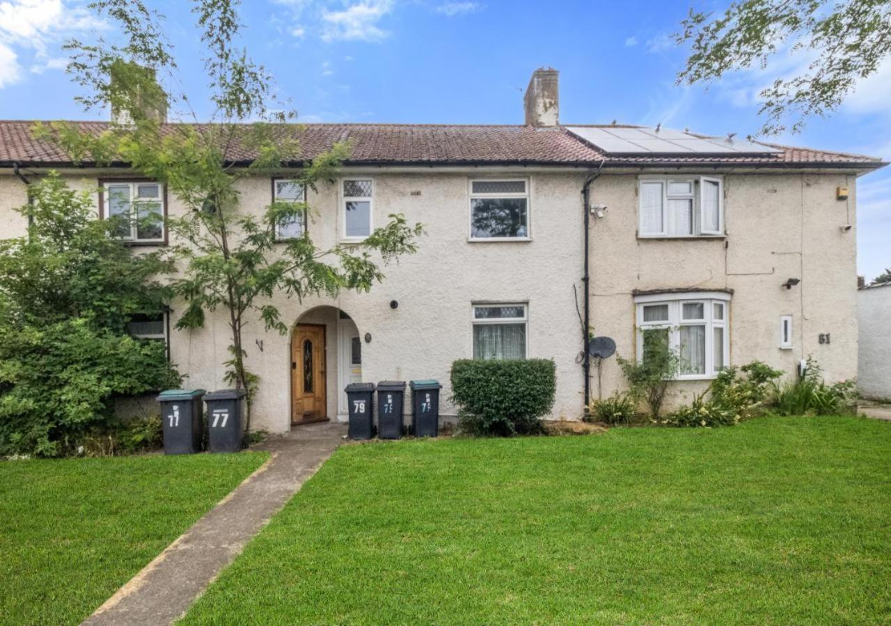 Experience Comfort & Style Cosy Private In Roundway Appartamento